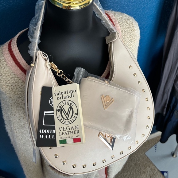 NWT-VALENTINO ORLANDI Vegan Leather shoulder bag, gold hardware,coin-wallet - Picture 4 of 15